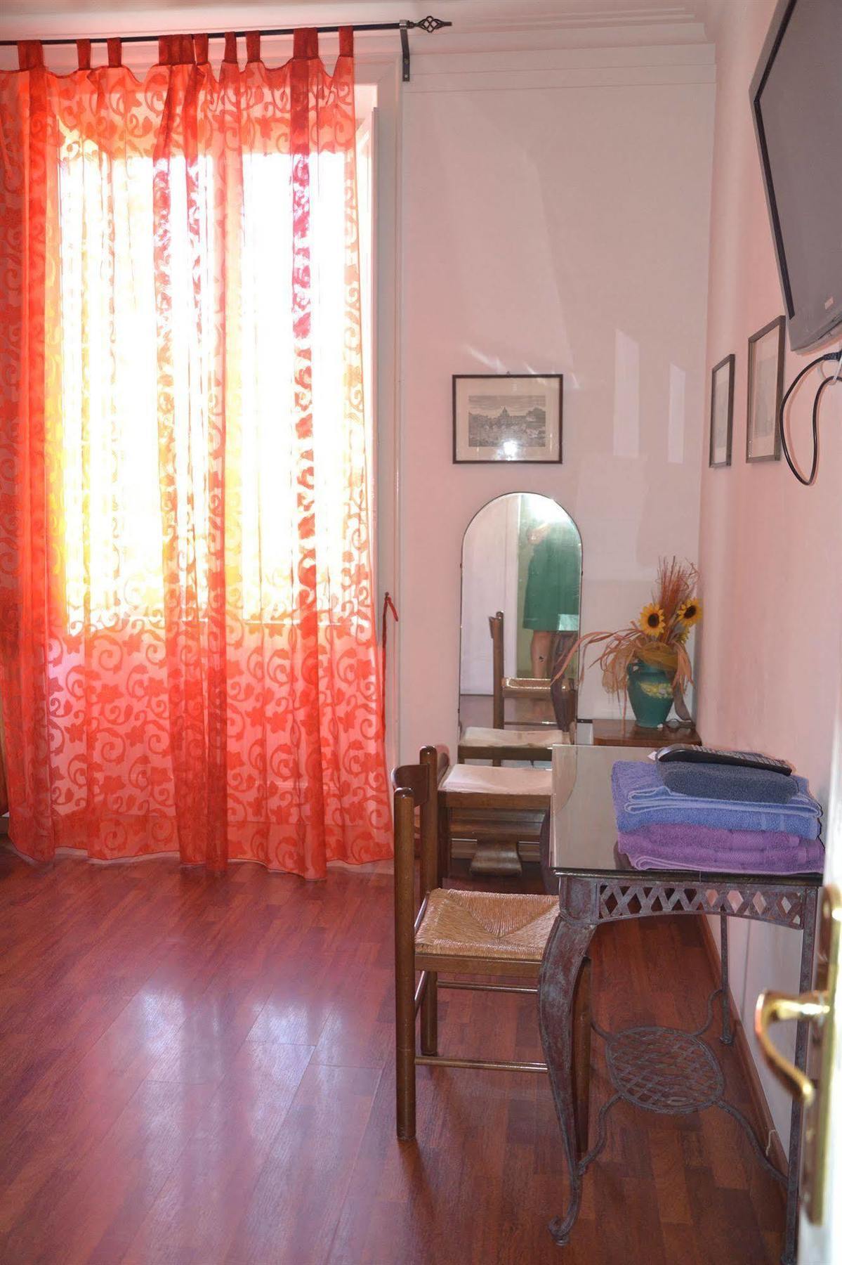 Hotel Lucky House